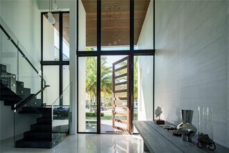 128 Fiesta Way in Fort Lauderdale, FL - Building Photo - Building Photo