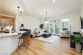 2240 Village Walk Dr in Henderson, NV - Building Photo - Building Photo