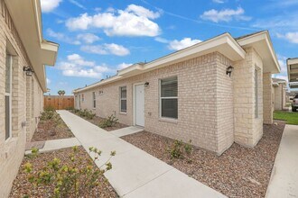 5701 Nightingale Ave in McAllen, TX - Building Photo - Building Photo