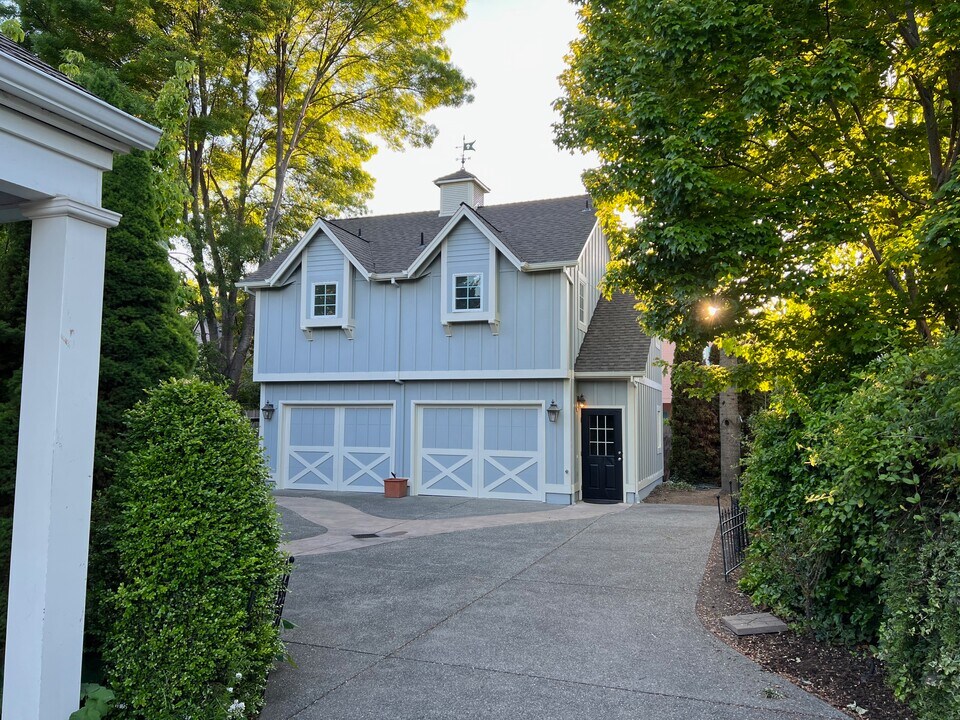 220 Nunan St in Jacksonville, OR - Building Photo