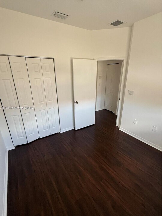 906 SW 143rd Ave in Pembroke Pines, FL - Building Photo