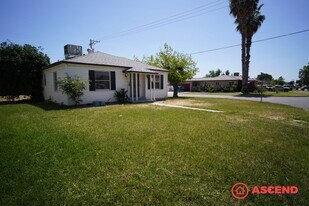 1241 Castaic Ave in Bakersfield, CA - Building Photo