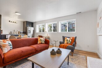 705 24th Ave in Seattle, WA - Building Photo - Building Photo