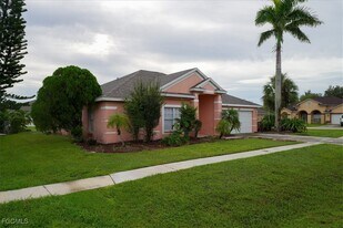 1502 Scholar Ct in Lehigh Acres, FL - Building Photo