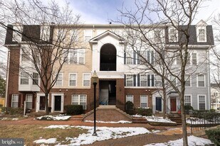 5108 English Terrace, Unit 104 in Alexandria, VA - Building Photo