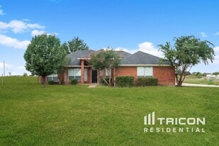 1081 Treehouse Ln in Red Oak, TX - Building Photo