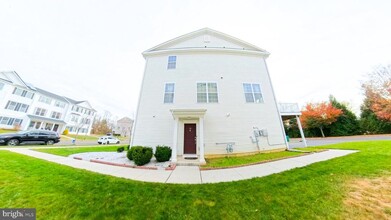 33 Mountie Ln in Chesterfield, NJ - Foto de edificio - Building Photo