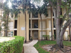 875 Riverside Dr in Coral Springs, FL - Building Photo