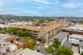 320 E Stocker St in Glendale, CA - Building Photo - Building Photo