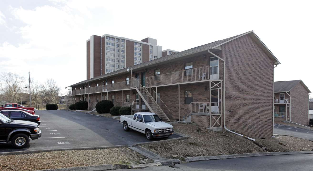 Whittle Springs in Knoxville, TN - Building Photo