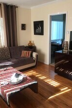 446 E Cypress Ave, Unit C in Burbank, CA - Building Photo - Building Photo