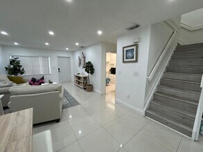 15852 SW 68th Terrace in Miami, FL - Foto de edificio - Building Photo