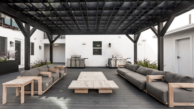 The Ivy at NOHO in North Hollywood, CA - Building Photo - Building Photo