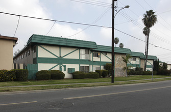 Courtyard Apartments in Westminster, CA - Building Photo - Building Photo