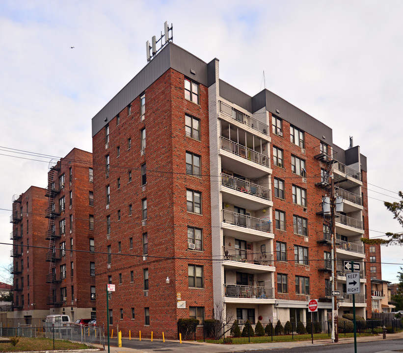 439 Beach 22nd Street in Far Rockaway, NY - Building Photo