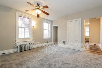 212 E Broad St in Burlington, NJ - Foto de edificio - Building Photo