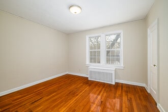 Eldorado Village in Fair Lawn, NJ - Building Photo - Interior Photo