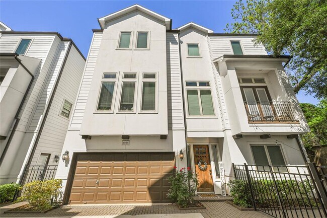 1215 W 25th St