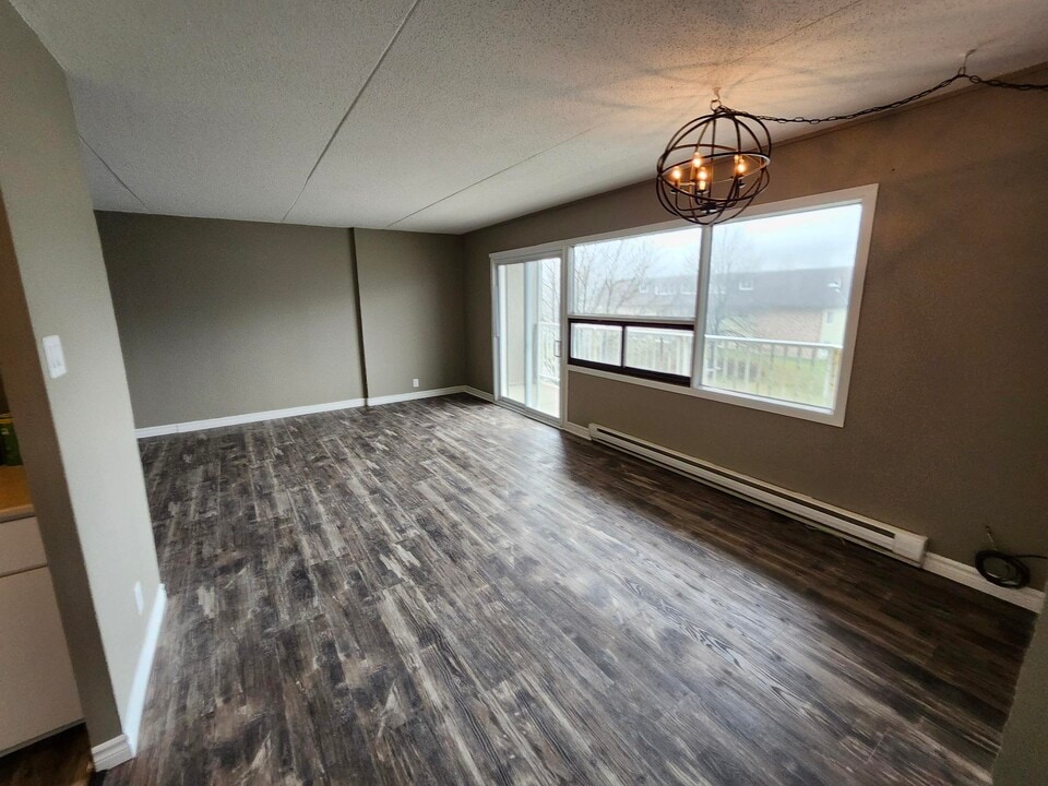 411 Ellerdale St in Saint John, NB - Building Photo