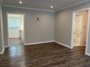 10610 Rhodesia Ave in Los Angeles, CA - Building Photo - Building Photo