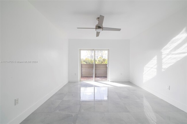 8325 SW 72nd Ave in Miami, FL - Building Photo - Building Photo