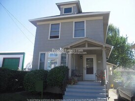 3736 SE Belmont St in Portland, OR - Building Photo