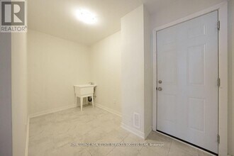 3074 Ernest Appelbe Blvd. in Oakville, ON - Building Photo - Building Photo