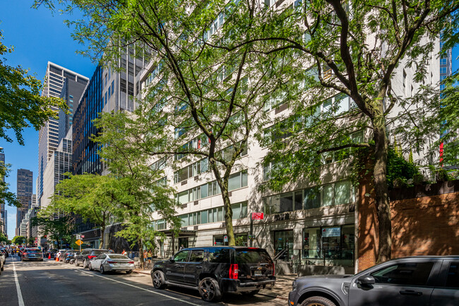 211 East 51st Street Condominium in New York, NY - Foto de edificio - Building Photo