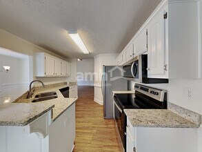 5959 River Oaks Dr in Flowery Branch, GA - Building Photo - Building Photo