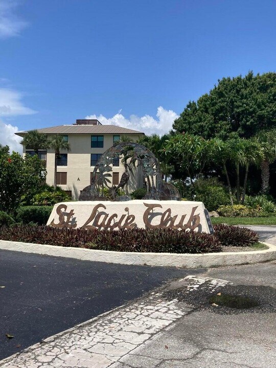 166 SE St Lucie Blvd in Stuart, FL - Building Photo