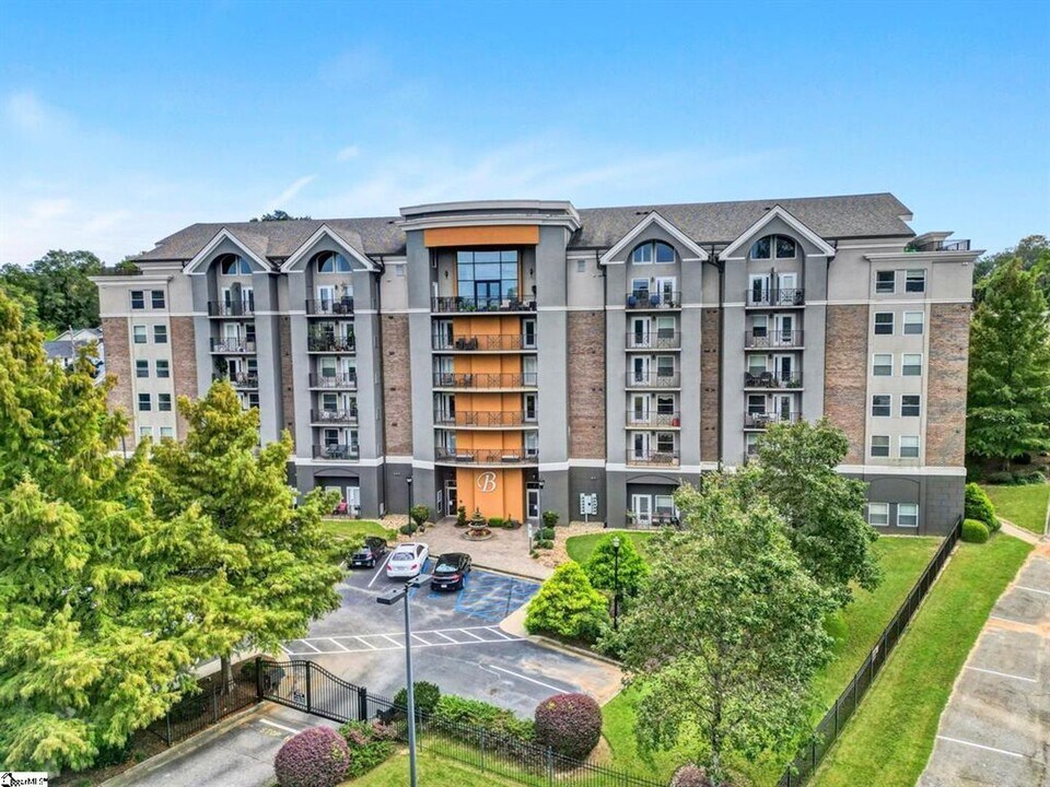 1001 S Church St in Greenville, SC - Building Photo