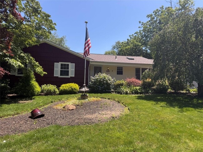 property at 3 Janis Ln
