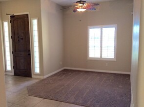 6427 New Dawn Ct in Bakersfield, CA - Building Photo - Building Photo