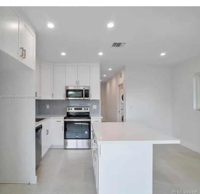 6329 SW 23rd St in Miami, FL - Building Photo - Building Photo