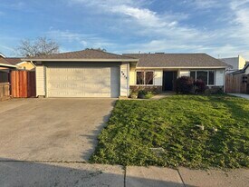3013 Notre Dame Dr in Sacramento, CA - Building Photo