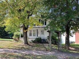 118 N Market St in St. Clairsville, OH - Building Photo