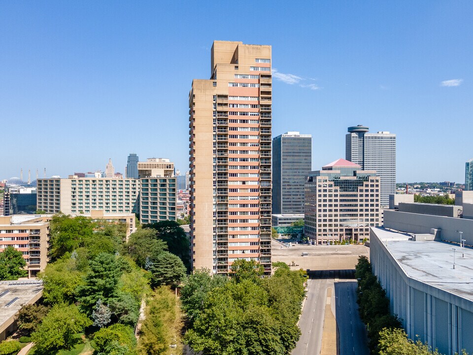 San Francisco Tower in Kansas City, MO - Foto de edificio