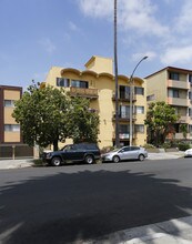 345 S Manhattan Pl in Los Angeles, CA - Building Photo - Building Photo