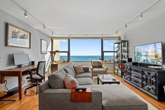 1850 N Clark St, Unit 3005 in Chicago, IL - Building Photo - Building Photo