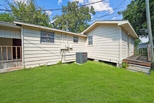 1706 California St in Baytown, TX - Building Photo