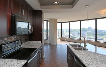 AT580 Apartments in Cincinnati, OH - Foto de edificio - Interior Photo