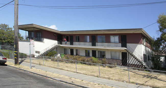 8130 Birch St in Oakland, CA - Foto de edificio - Building Photo