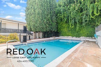 1111 N Doheny Dr in Los Angeles, CA - Building Photo - Building Photo