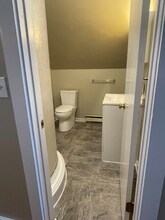 18 Old Concord Turnpike, Unit A in Barrington, NH - Foto de edificio - Building Photo