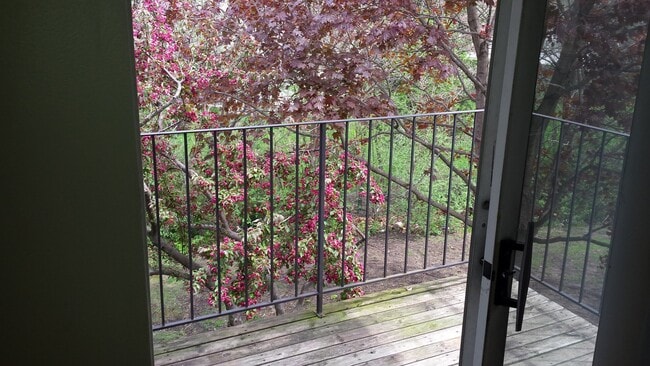 116 Gant Cir, Unit H in Streamwood, IL - Foto de edificio - Building Photo