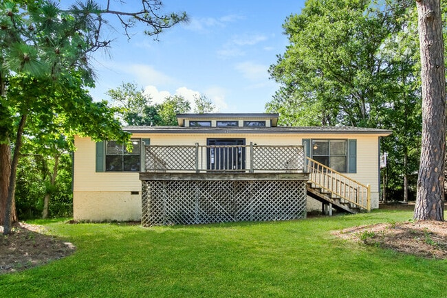 property at 625 Hampton Cir