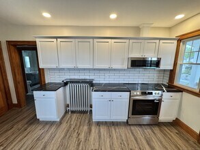 4 Washington Cir in West Hartford, CT - Building Photo - Building Photo