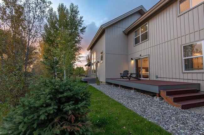 112 Aspen Meadows Rd in Driggs, ID - Building Photo - Building Photo