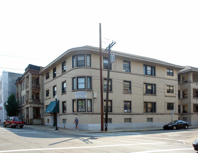 5800 Ellsworth Ave in Pittsburgh, PA - Foto de edificio - Building Photo