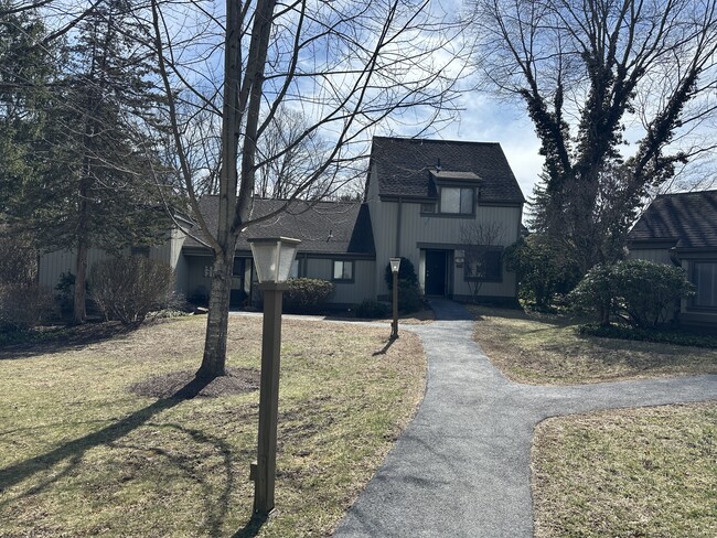 574 Heritage Vlg in Southbury, CT - Foto de edificio - Building Photo